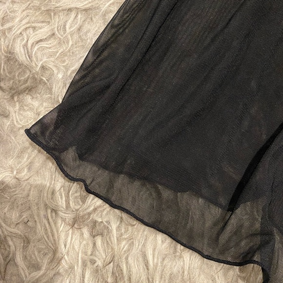 Veil and Lace Night Gown - Picture 6 of 12